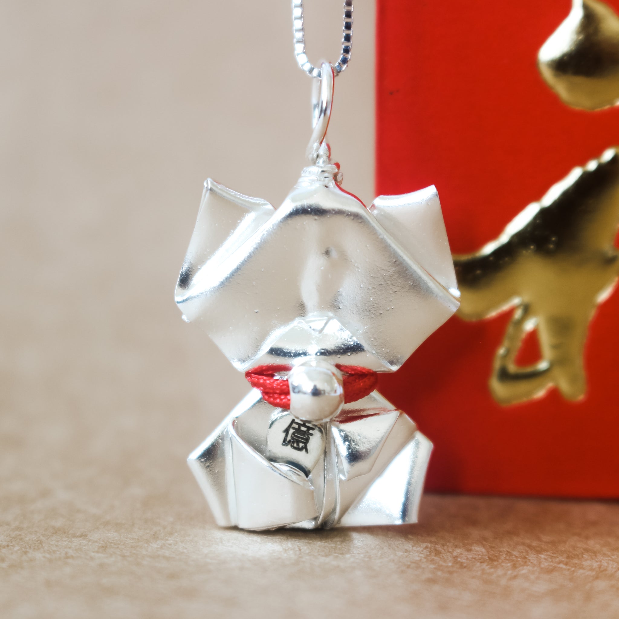 Chinese lucky cat shop necklace