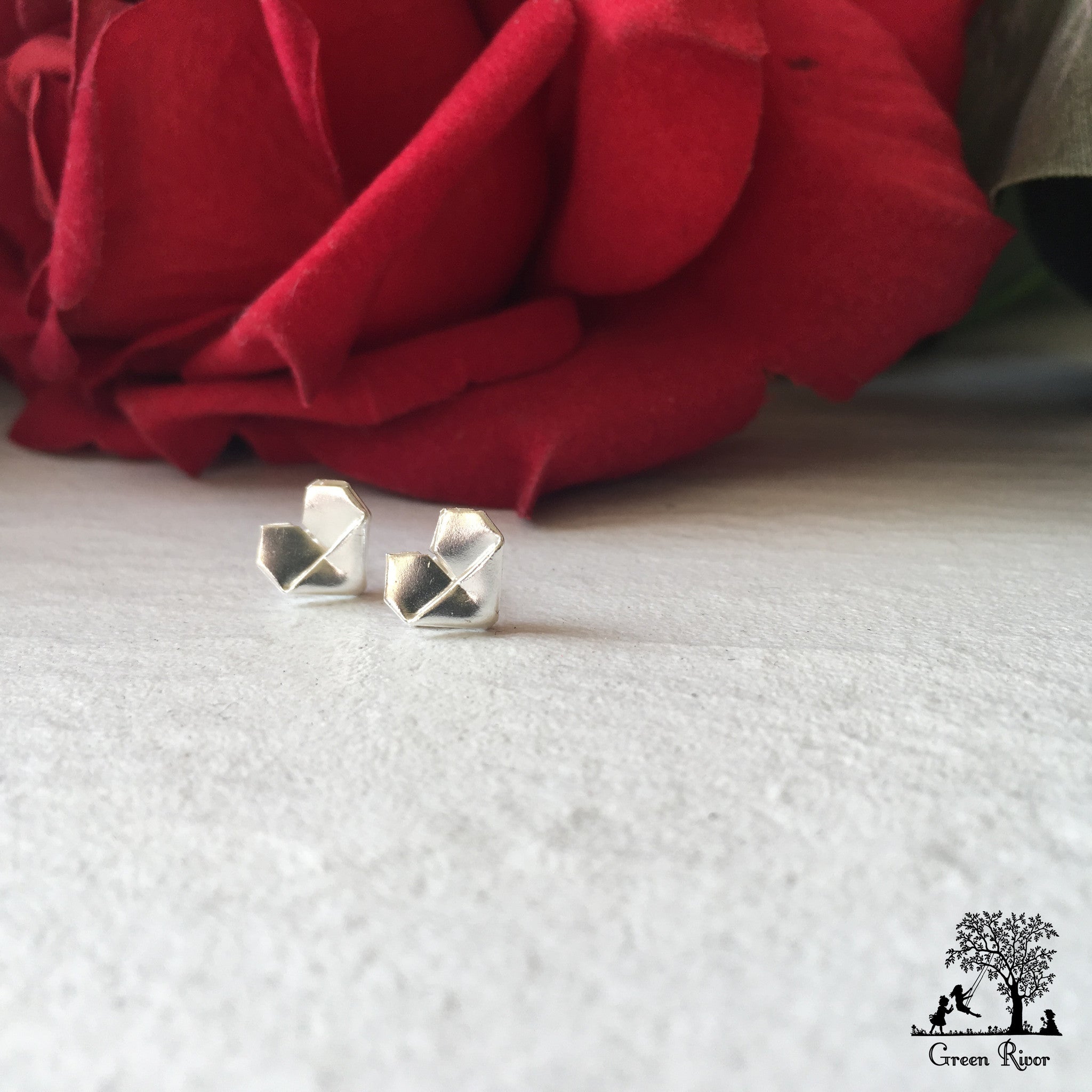 Silver Origami Heart Stud Earrings (Medium Size) / Sterling Silver Heart Earrings (Medium Size)
